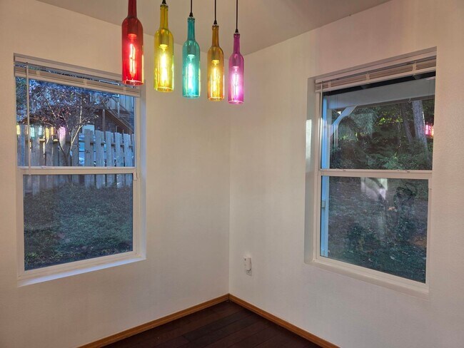 Building Photo - 3 Bedroom Duplex in Kingston!