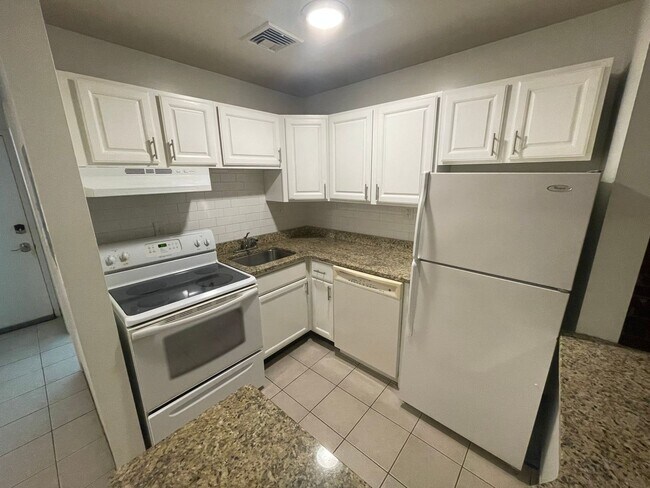 Building Photo - 105-107 Washington Street-Unit 4