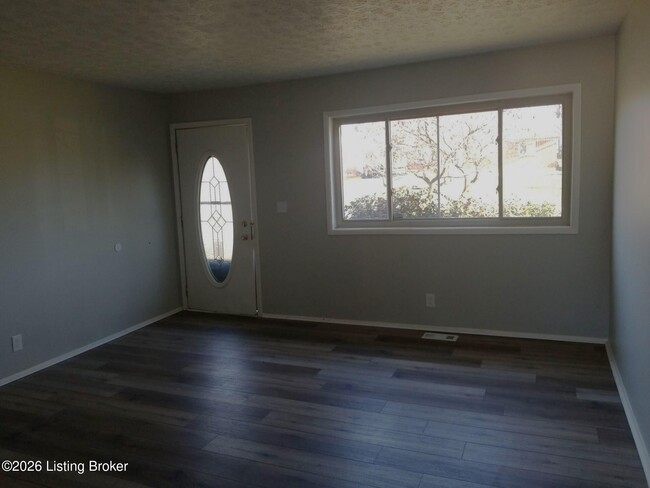 Building Photo - 9812 Saturn Dr