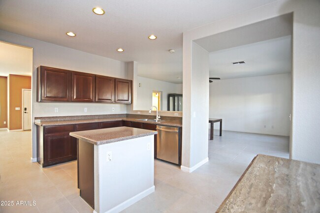 Building Photo - 8833 S 13th Pl
