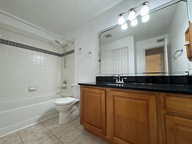 Building Photo - Bright And Cozy 2 Bed 2 Bath Condo In Vibrant Pointe At Park Center