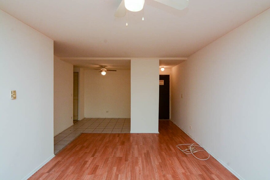 Building Photo - 3825 N Pine Grove Ave