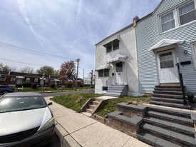 Building Photo - 702 Shaw Ave