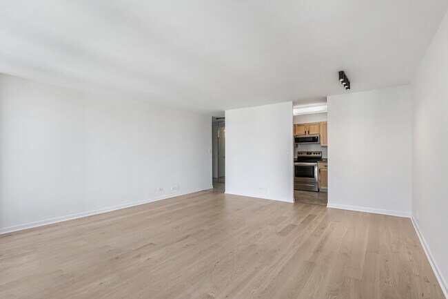 Building Photo - 100 E Walton St