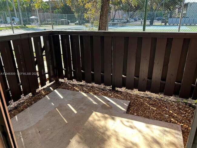 Building Photo - 10740 N Kendall Dr