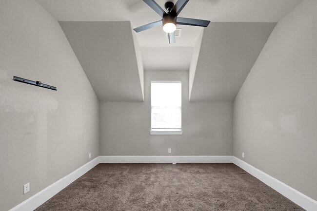 Building Photo - 2215 Blue Duck Ln