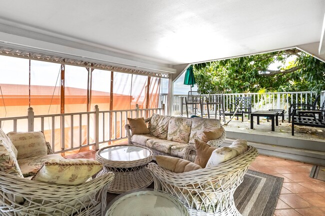 Building Photo - Charming 2BR/1BA Home with Stunning Ocean ...