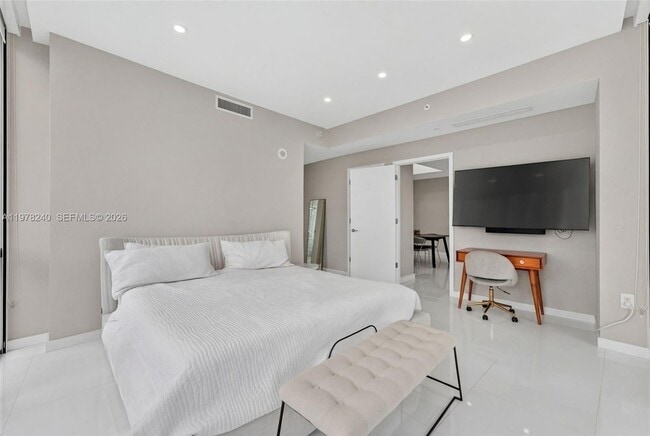 Building Photo - 851 NE 1st Ave