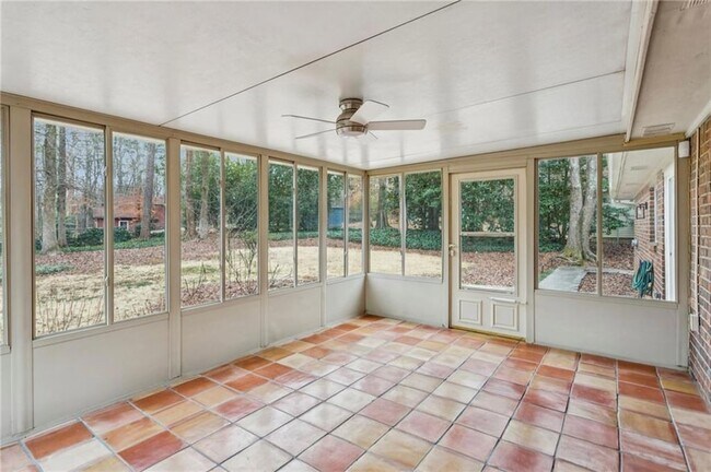 Building Photo - 3436 Brookview Dr