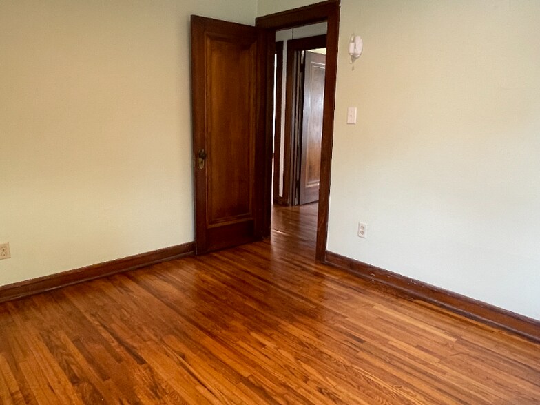 Building Photo - 208 W 3rd St