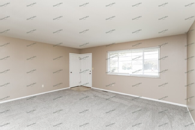 Building Photo - 2494 W Kemper Rd