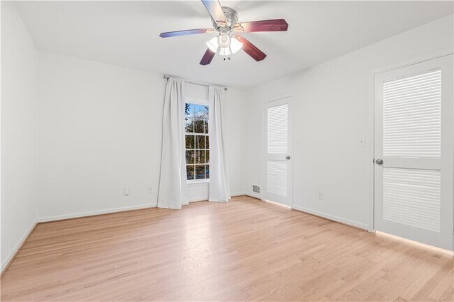 Building Photo - 2713 Briarlake Rd NE