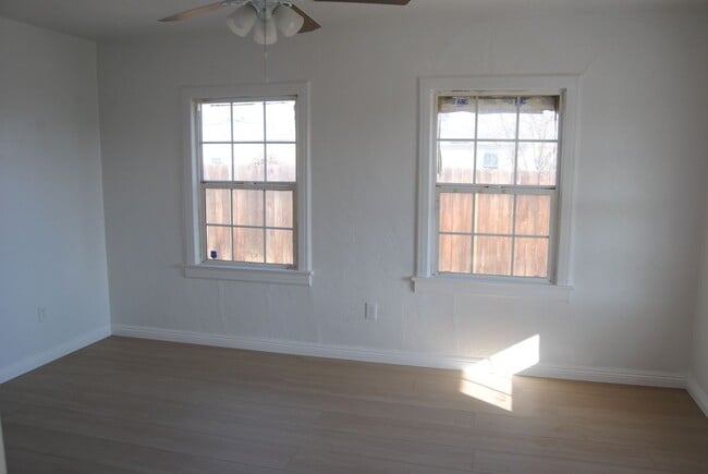 Building Photo - 506 Lincoln Ave