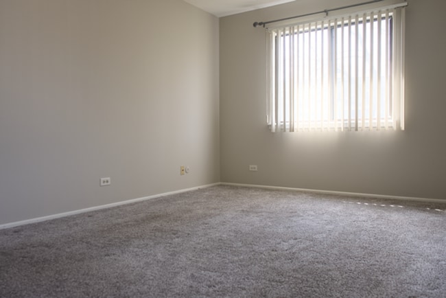 Building Photo - Wheeling, Lexington Commons 2BR/2BA 1 Garage & 2 Pools!