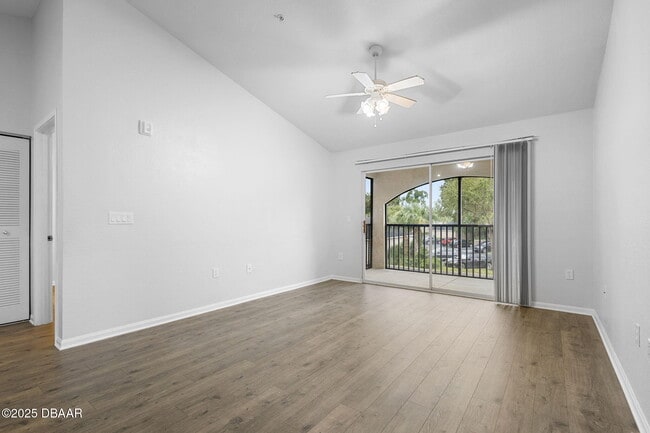 Building Photo - 940 Village Trail