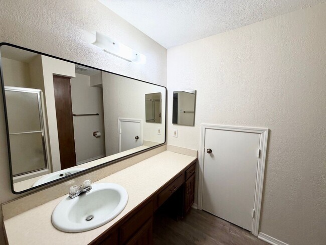 Building Photo - 3825 Kimberly Dr