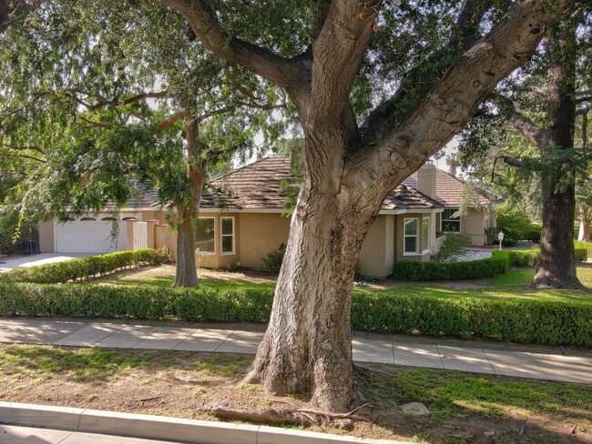 Building Photo - *** Gorgeous 4 bed 3 bath Single Family Ho...
