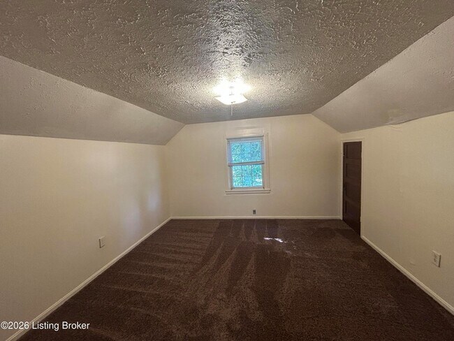 Building Photo - 402 Amy Ave