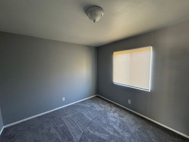 Building Photo - Warren Park 2 Bedroom Apartment with Balcony