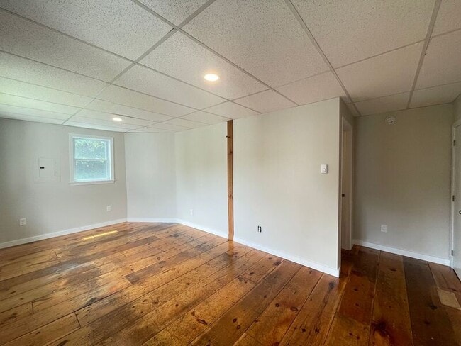 Building Photo - 16 Crystal Ave