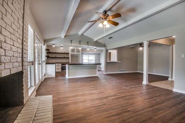 Building Photo - Stylish Home with Big Backyard in Prime Lo...