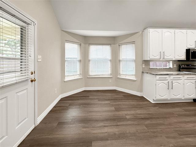 Building Photo - 545 Edgeview Dr
