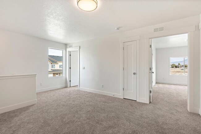Building Photo - 2861 S Bluff Rd
