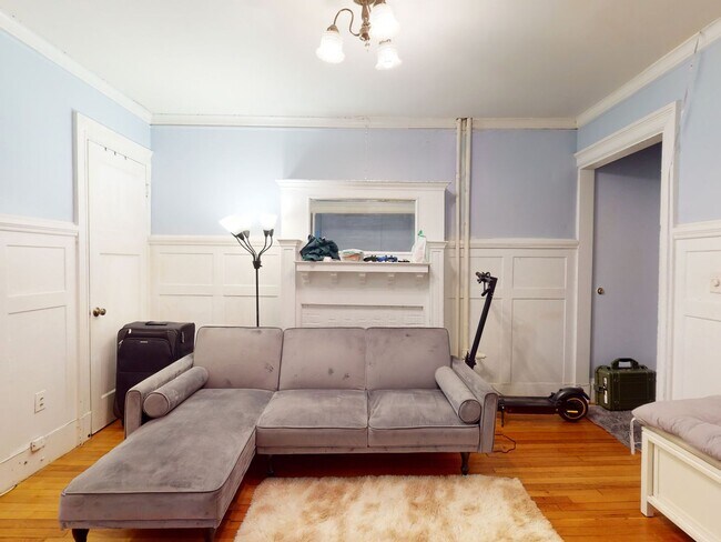 Building Photo - Fenway 3 Bed – Heat & Water Included – 1,003 Sq Ft – 9/1