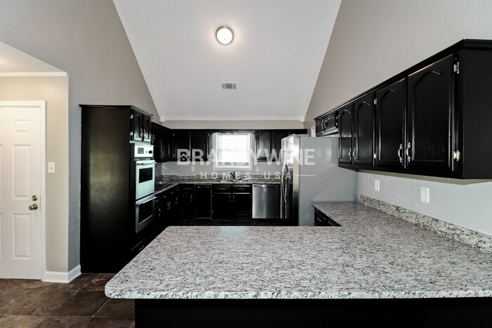 Building Photo - 8606 Dena Cove W