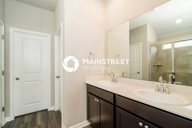 Building Photo - 4 Bedroom Pet-Friendly Home in HUTTO, TX with Main Street Renewal