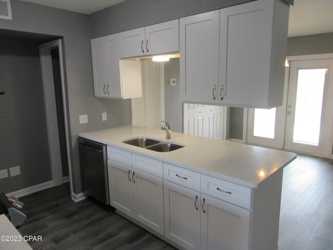 Building Photo - 134 Parker Village Cir