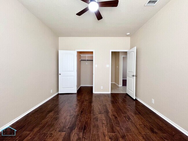 Building Photo - A Stunning 5-Bedroom, 3.5-Bathroom Home in the Heart of San Antonio, Texas!