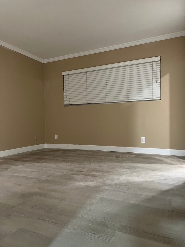 Master Bedroom - 1515 Oak St