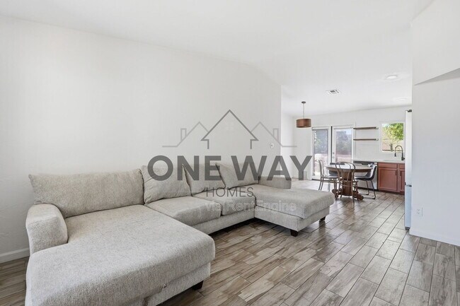 Building Photo - 1329 E Cholla St