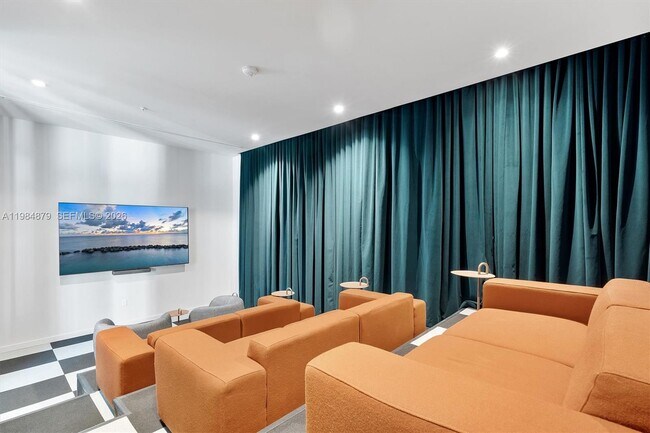 Building Photo - 11 NE 6th St