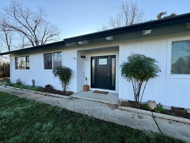 Building Photo - 3 BED 2 BATH HOME IN COTTONWOOD, CA WITH ACREAGE & $500 MOVE IN SPECIAL