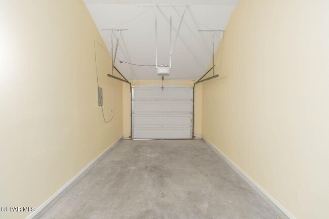 Building Photo - 11601 Soberana Ln