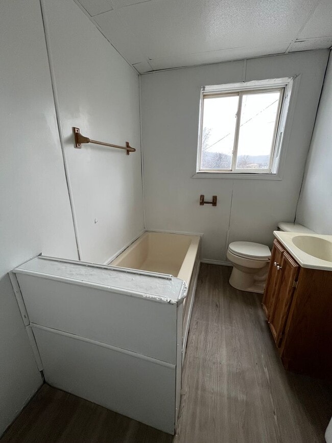 Building Photo - Two Bedroom Townhouse