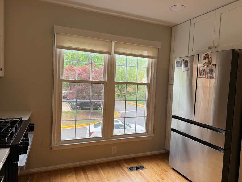 Building Photo - 10115 Galsworthy Pl