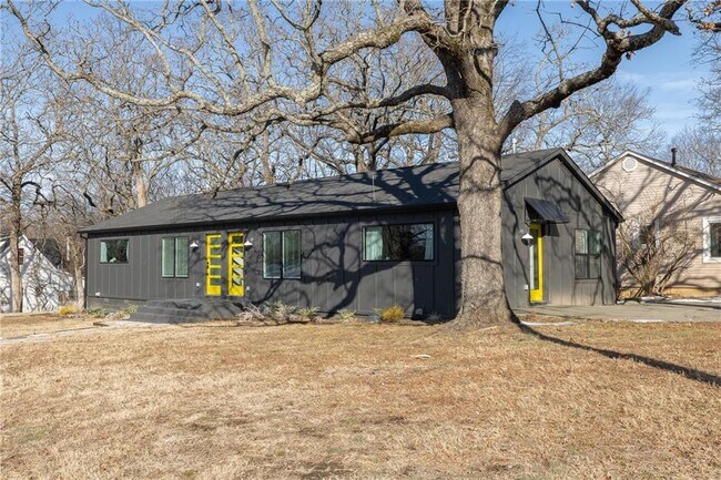 Building Photo - 568 E Rebecca St