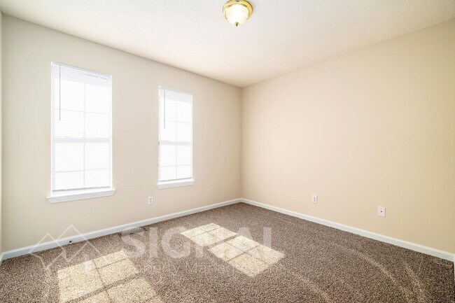 Building Photo - 1300 Yukon St