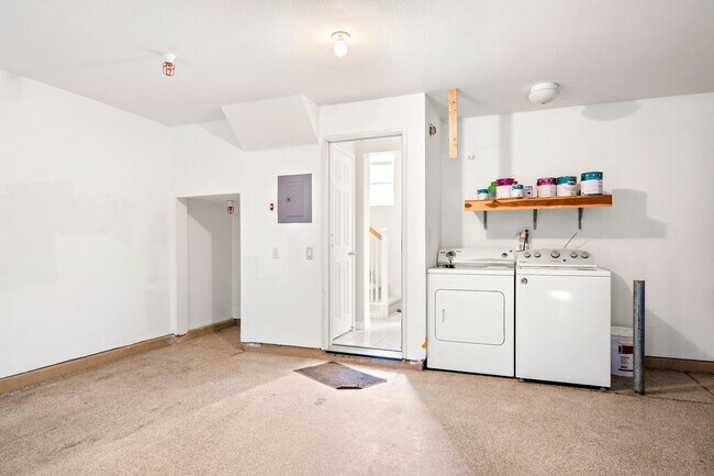 Building Photo - Mission Valley 3 Bedroom Townhome at Escal...