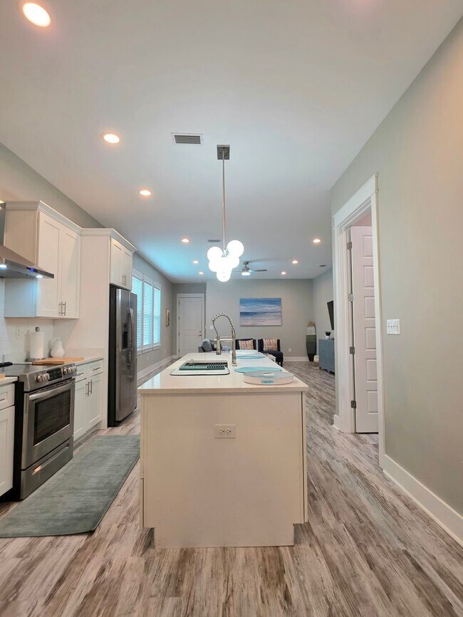 Building Photo - 8088 Carmel Cir