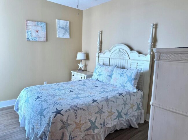 Building Photo - 521 W Beach Blvd