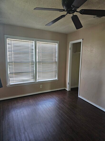 Building Photo - 1019 Elmore St