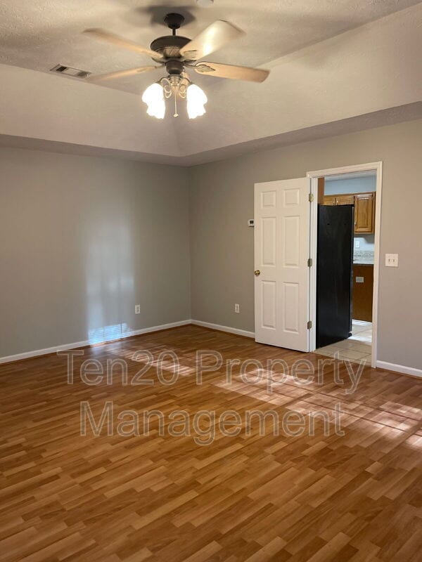 Building Photo - 59 Walnut Ct