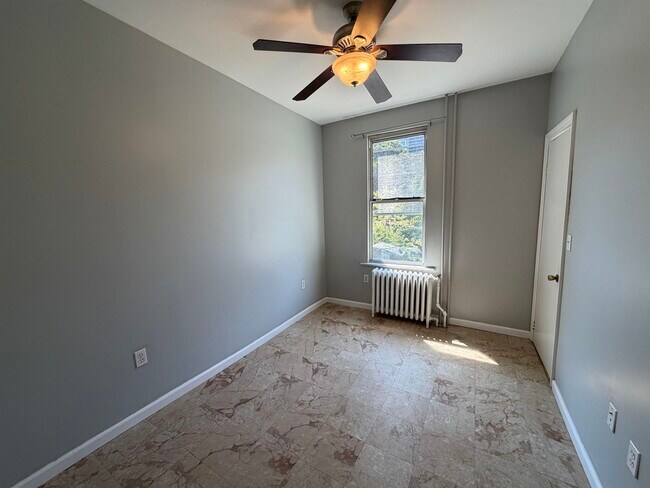 Building Photo - 619 38th St