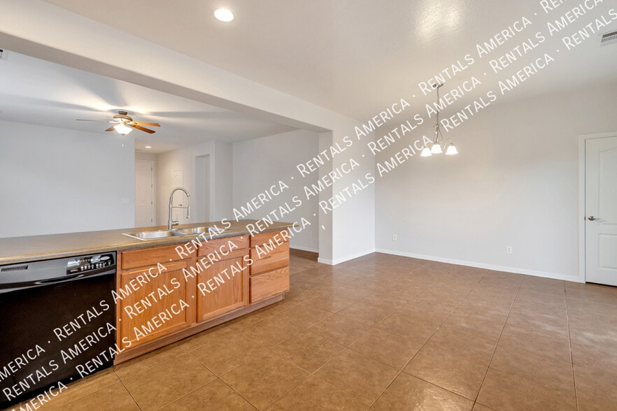 Building Photo - 1278 W Stephanie Ln