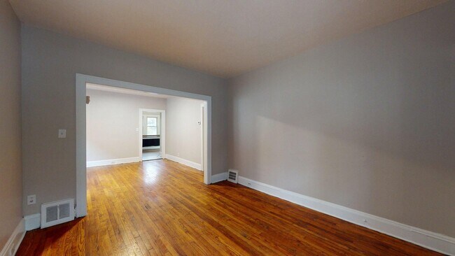 Building Photo - 11302 Parkview Ave