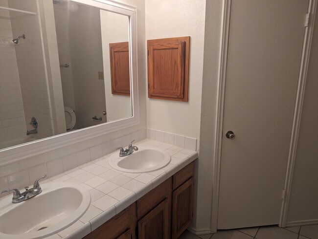 Building Photo - 21318 Meadowhill Dr